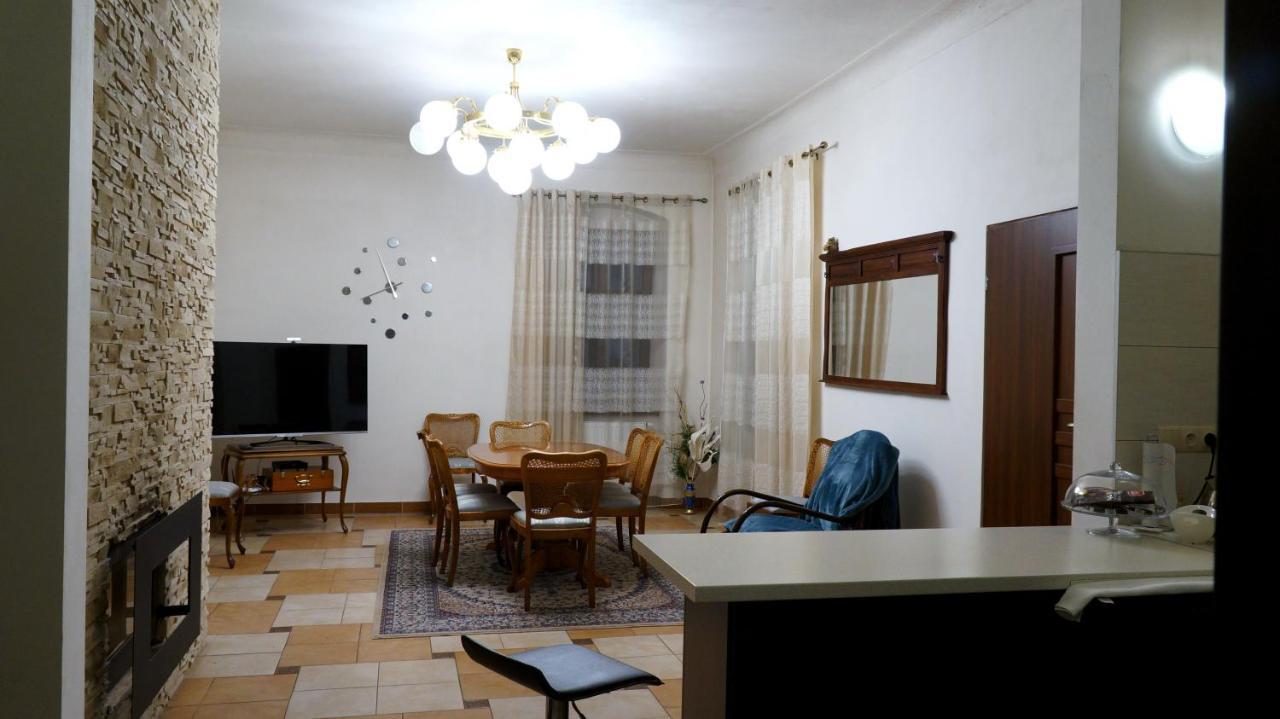 Česká KameniceU Salonu Virginiaアパートメント エクステリア 写真